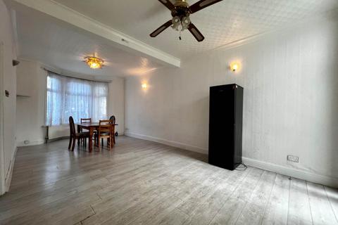 3 bedroom terraced house to rent, Hartley Avenue, East Ham, E6