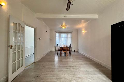 3 bedroom terraced house to rent, Hartley Avenue, East Ham, E6