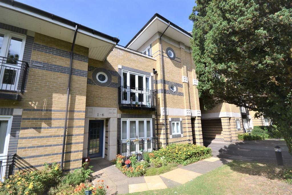 Radwinter Road, Saffron Walden 3 bed apartment to rent £1,500 pcm (£346 pw)