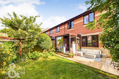 3 bedroom semi-detached house for sale - Chamberlin Court, Blofield, Norwich