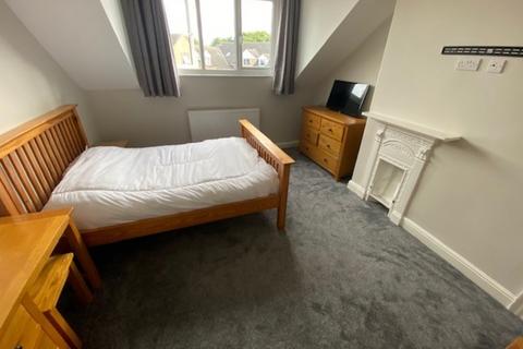 1 bedroom in a house share to rent, Feversham Crescent, Room Six