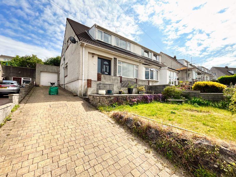 34 Treharne Drive, Pen Y Fai, Bridgend, CF31 4NT 3 bed semidetached