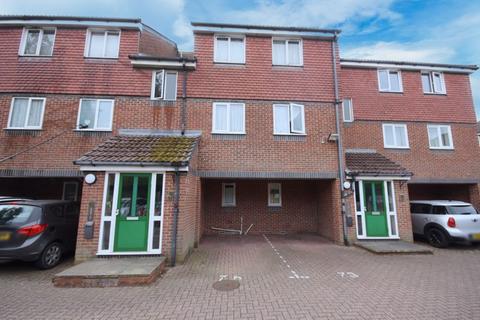73 Frensham Close, Southall, UB1 2YQ