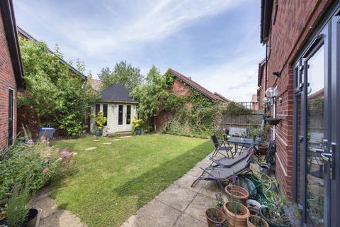 27 Angus Way, Whitehouse, Milton Keynes, MK8 1AT