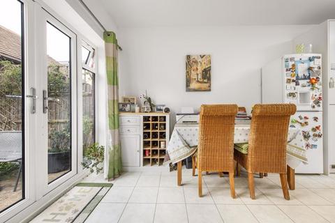27 Angus Way, Whitehouse, Milton Keynes, MK8 1AT