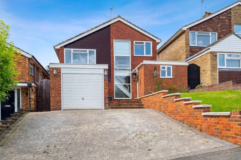 Maxwell Drive, Hazlemere HP15 4 bed detached house £799,950