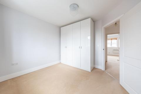 1 bedroom flat for sale - Genas Close, Ilford, Essex