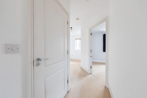 1 bedroom flat for sale - Genas Close, Ilford, Essex