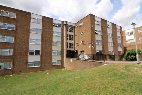 undefined, Luton LU2