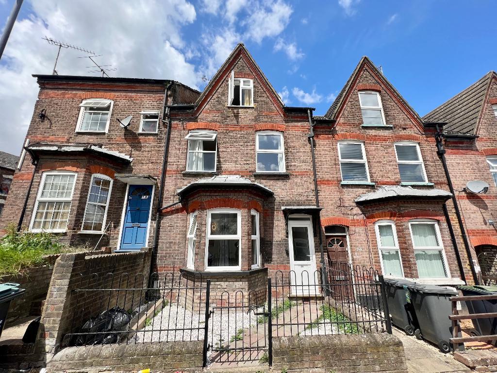 Buxton Road, South Luton, Luton, Bedfordshire, LU1 1RE 3 bed terraced