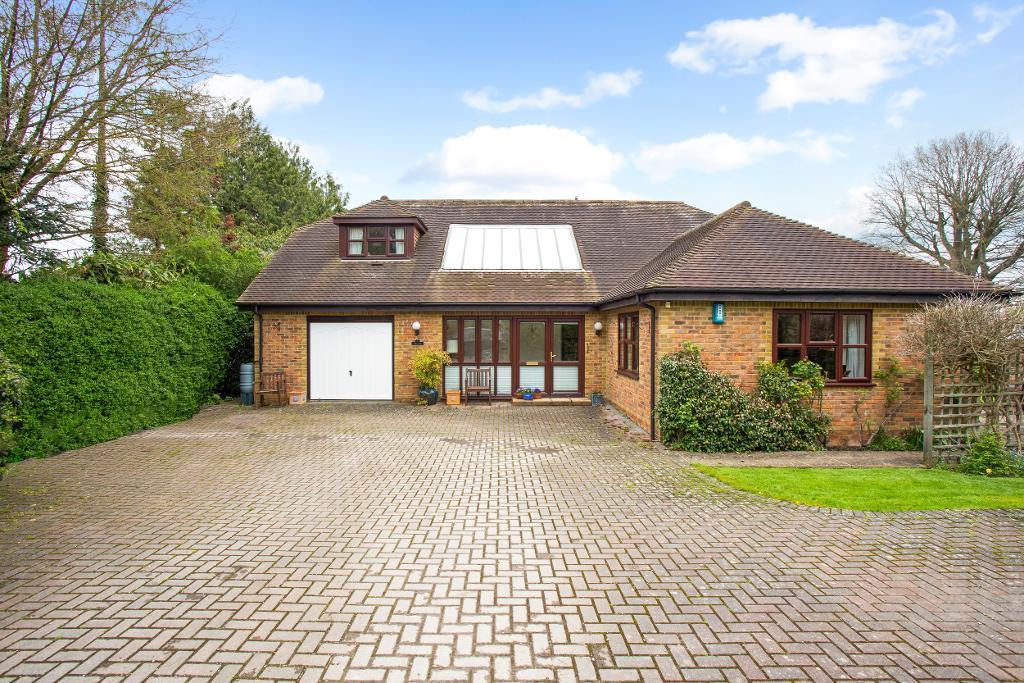 High Street, Staplehurst, Kent, TN12 0BJ 4 bed detached house £2,950