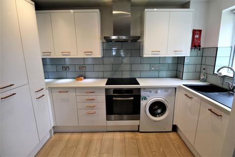 2 bedroom apartment to rent, Windermere Avenue, Purfleet