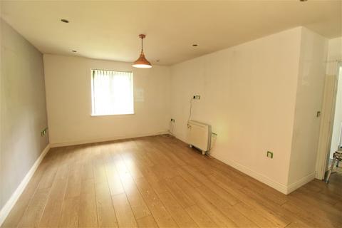 2 bedroom apartment to rent, Windermere Avenue, Purfleet