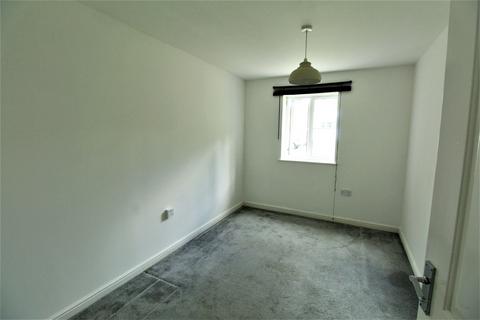 2 bedroom apartment to rent, Windermere Avenue, Purfleet