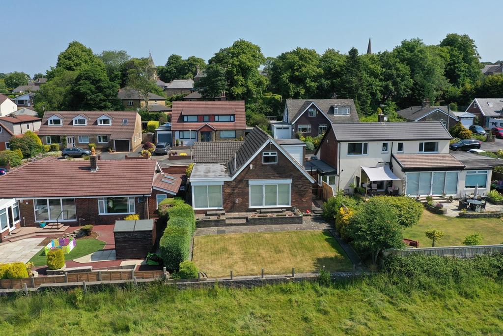 Knowsley Road West, Clayton le Dale, Blackburn, BB1 3 bed link detached