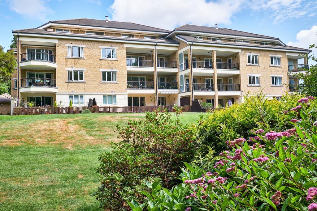 Road, Branksome Park, Poole, BH13 3 bed apartment for sale £