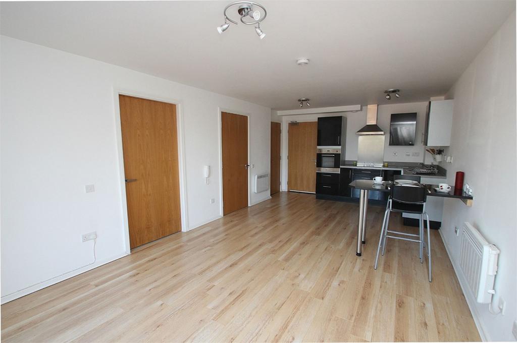 Flixton Road, Urmston, Manchester, M41 1 bed apartment £775 pcm (£179 pw)