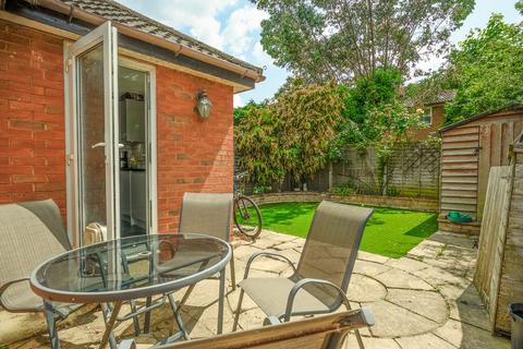 3 bedroom end of terrace house for sale, Thorneycroft Close, Walton-on-Thames, KT12