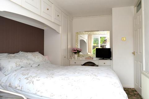 32 Avon Street, Oldham, OL8 1XW