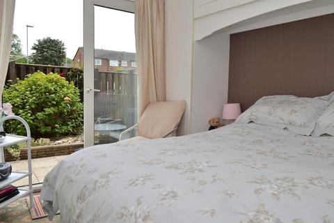 32 Avon Street, Oldham, OL8 1XW