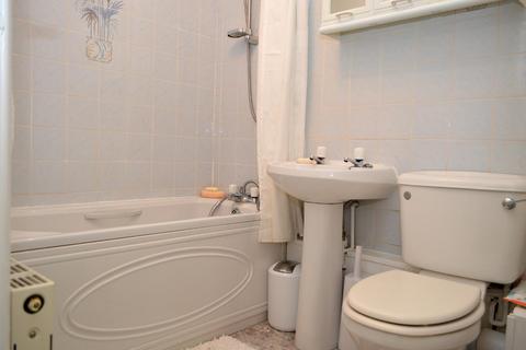 32 Avon Street, Oldham, OL8 1XW