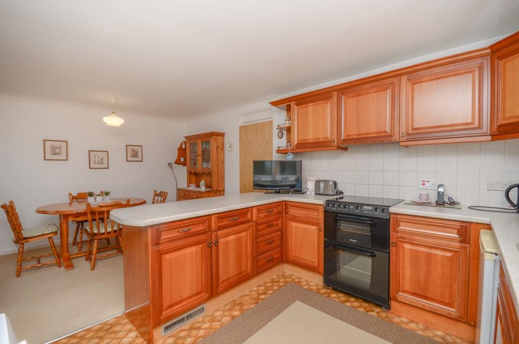 Kitchen pic 2.jpg