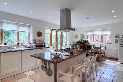 4 bedroom detached house for sale, Llanyre, Llandrindod Wells, LD1