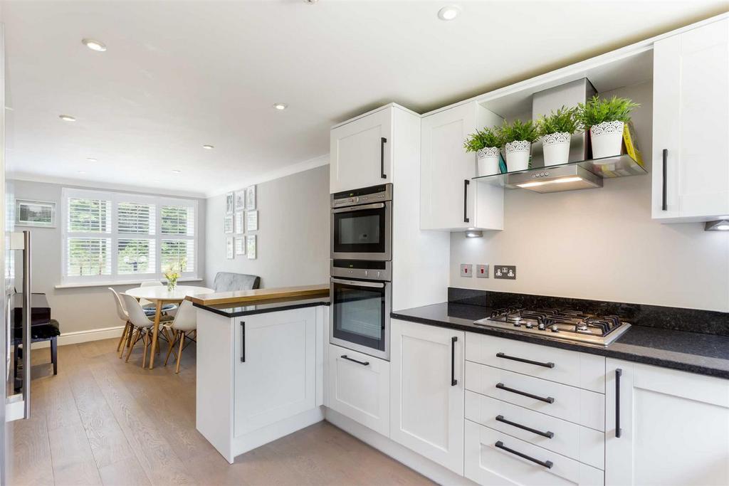 Leatherhead Road, Oxshott 5 bed semidetached house to rent £3,000