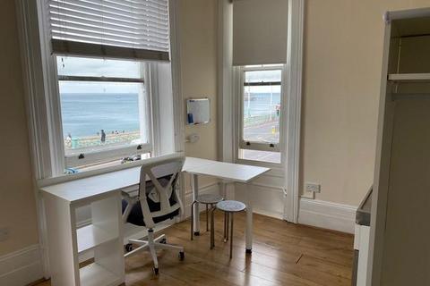 Studio to rent, 43a Kings Road, Brighton