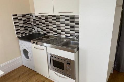 Studio to rent, 43a Kings Road, Brighton