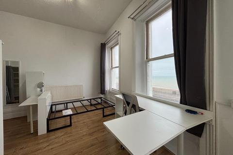 Studio to rent, 43a Kings Road, Brighton