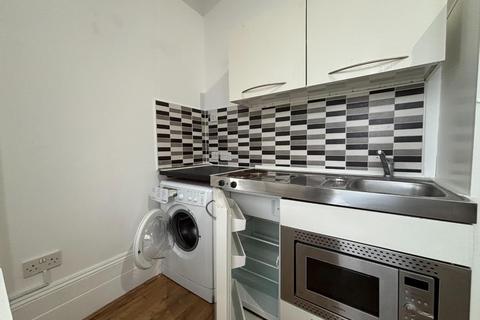 Studio to rent, 43a Kings Road, Brighton