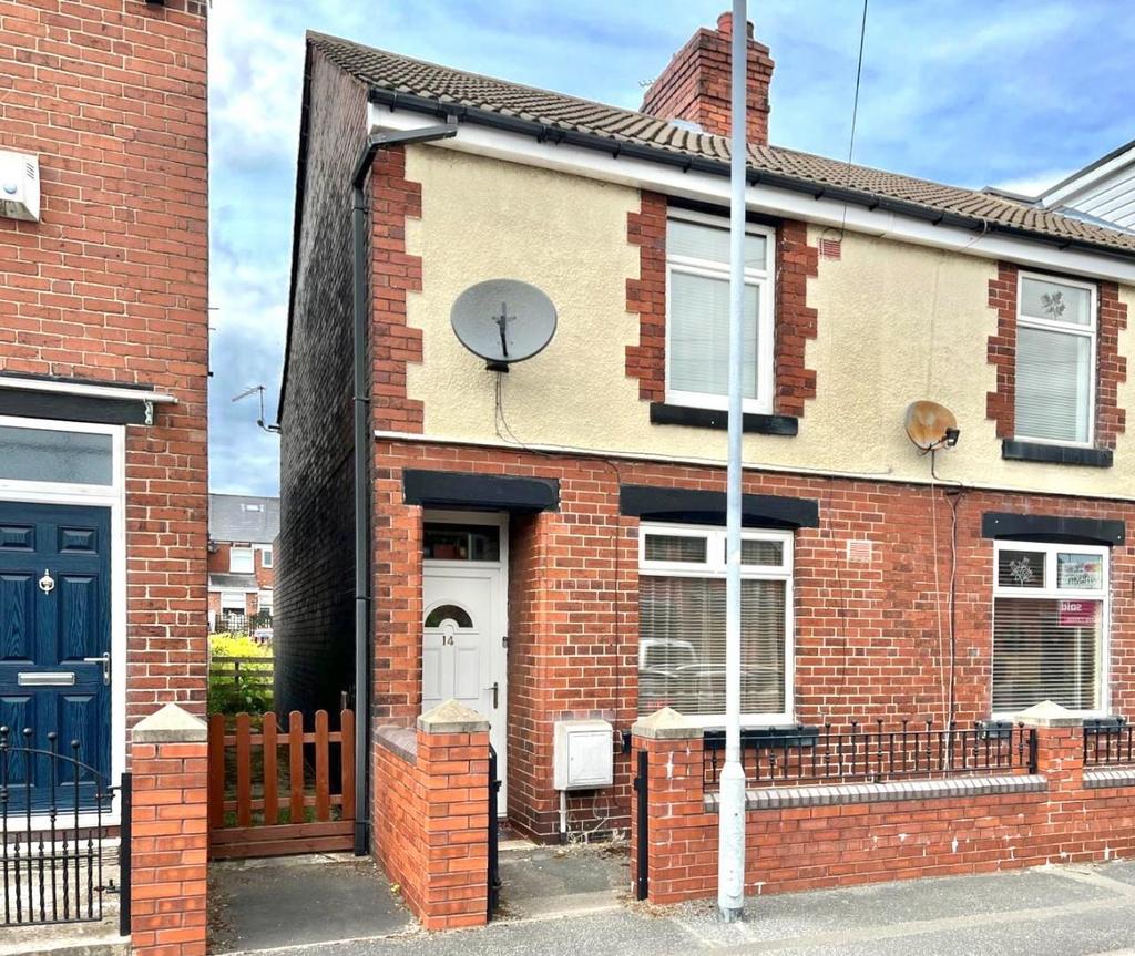 West Street, Royston, Barnsley 2 bed end of terrace house £80,000