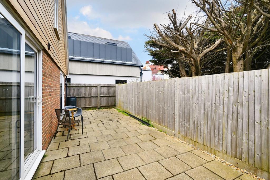 1 tandridge rd bn3 (11).jpg