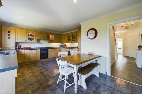 6 bedroom detached house for sale - Sandybed Crescent, Scarborough, YO12 5LS