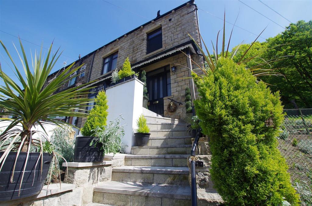 Jubilee Road, HALIFAX 3 bed end of terrace house £900 pcm (£208 pw)