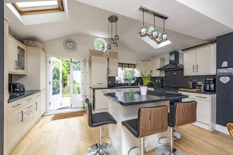 26 Station Avenue, Epsom, KT19 9UH