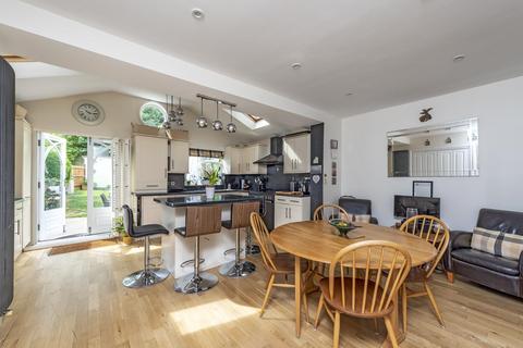 26 Station Avenue, Epsom, KT19 9UH