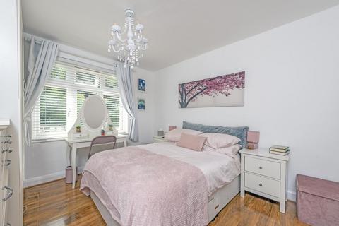 26 Station Avenue, Epsom, KT19 9UH