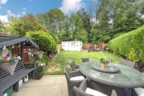 26 Station Avenue, Epsom, KT19 9UH