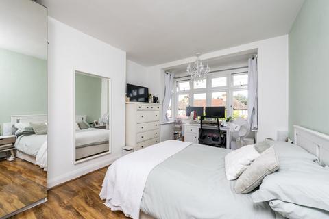 26 Station Avenue, Epsom, KT19 9UH