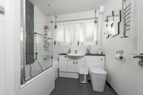 26 Station Avenue, Epsom, KT19 9UH