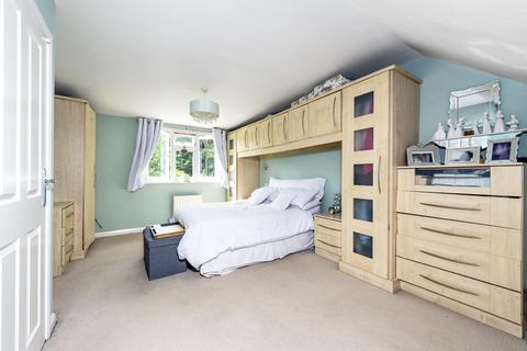 26 Station Avenue, Epsom, KT19 9UH