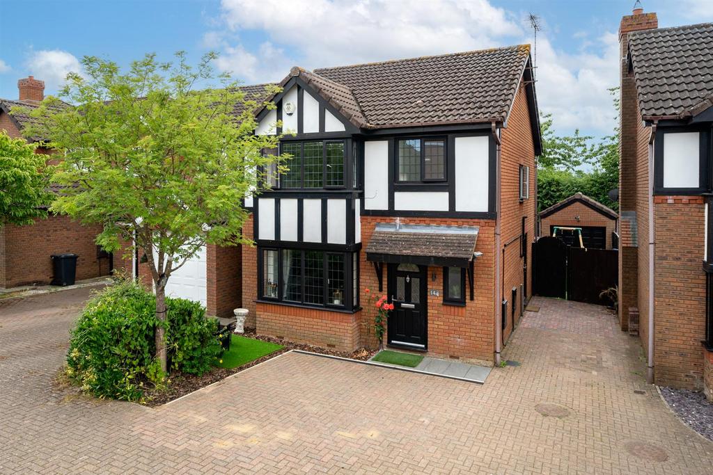 Kenilworth Close, Hemel Hempstead 3 bed house for sale £575,000