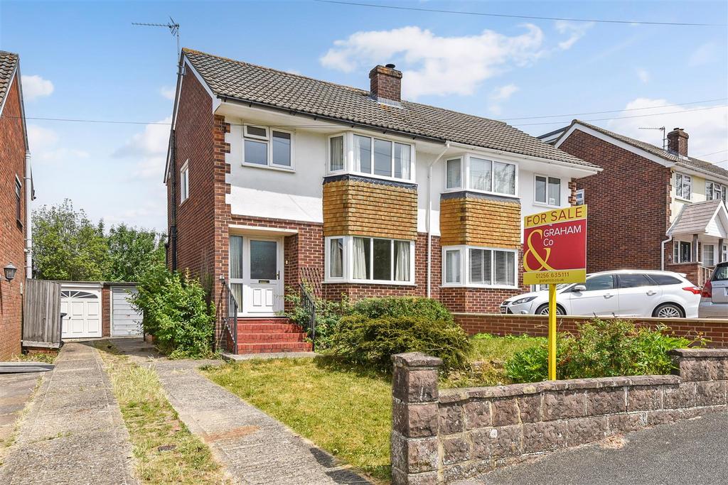 Sheppard Road, Basingstoke 3 bed semidetached house for sale £300,000