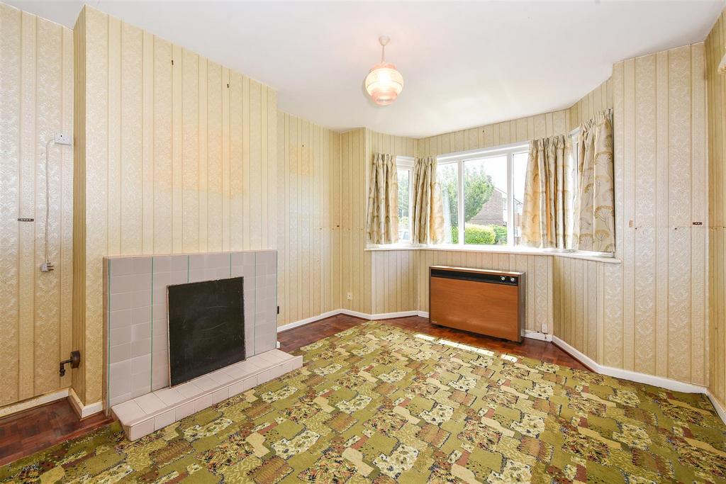 Sheppard Road, Basingstoke 3 bed semidetached house £300,000