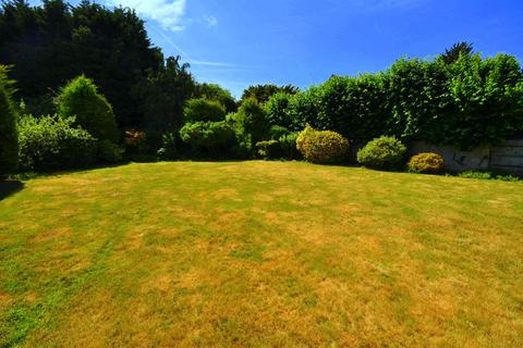 2 bedroom detached bungalow for sale - Willingdon Park Drive, West Hampden Park, Eastbourne