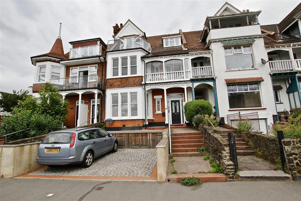 Grand Parade, LeighOnSea 2 bed flat £1,500 pcm (£346 pw)