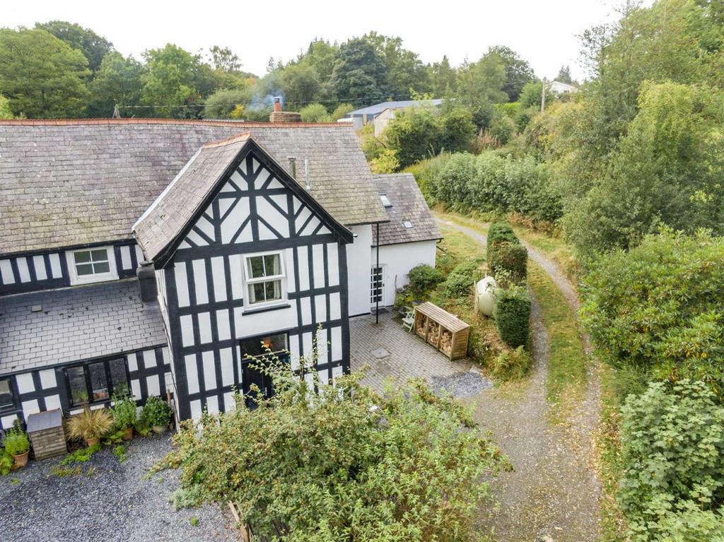 Penrhallt Hall, LLanidloes, SY18 6LG 3 bed semidetached house £275,000