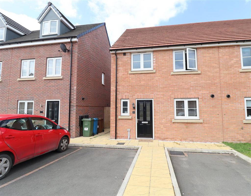 Robson Avenue, Pocklington, York 3 bed semidetached house for sale £245,000